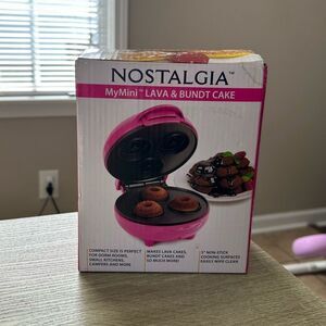 NEW … NOSTALGIA “My Mini” Lava & Bundt Cake Maker